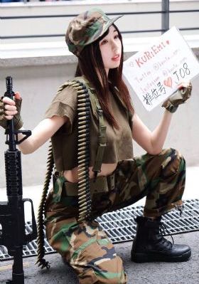 年轻的妈妈在